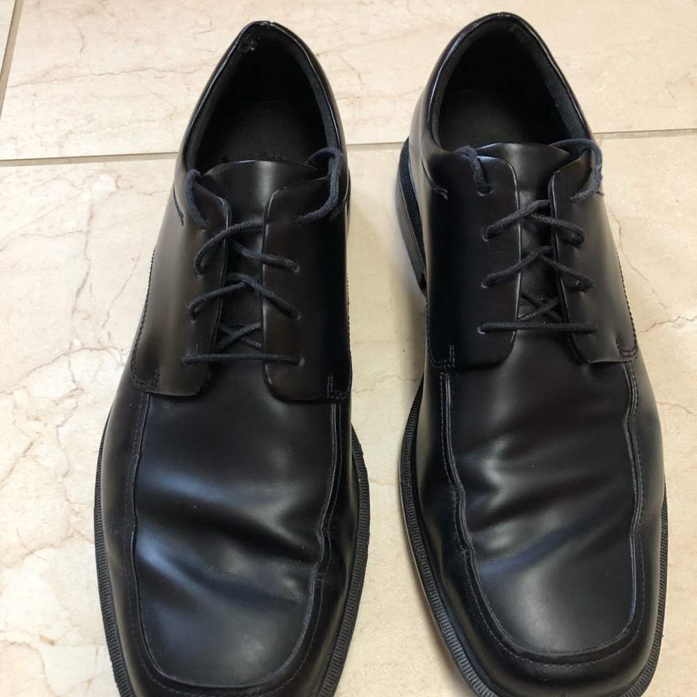 Classic Mens Rockport Oxford shoes. Size 9W
